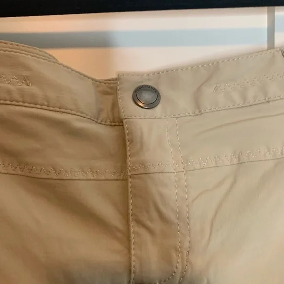 Eddie Bauer Tan Skirt with shorts underneath Size 8 - Picture 3 of 10